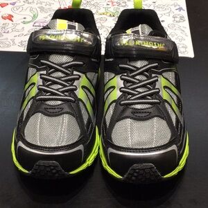 Tsukihoshi Storm black lime size 4 NWT NIB